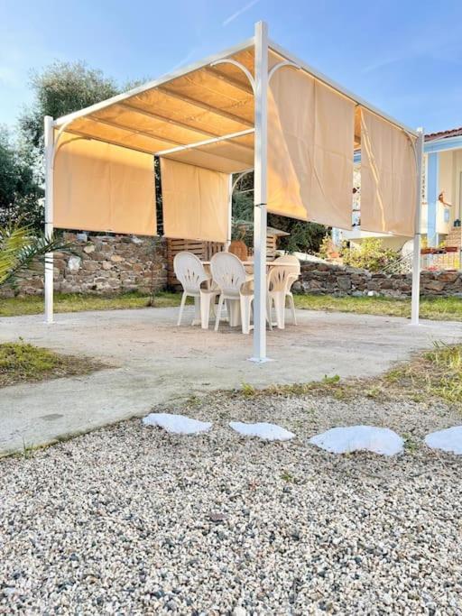 Casetta Bianca Con Giardino Posada  Buitenkant foto